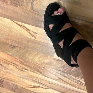 Sorel’s Joanie size 9 black strappy wedges